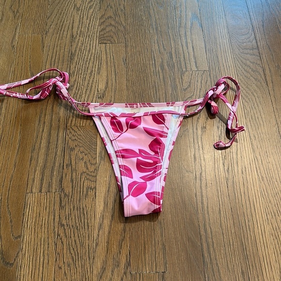 SHEIN Women’s Bikini Bottoms - Size Medium - Picture 1 of 3